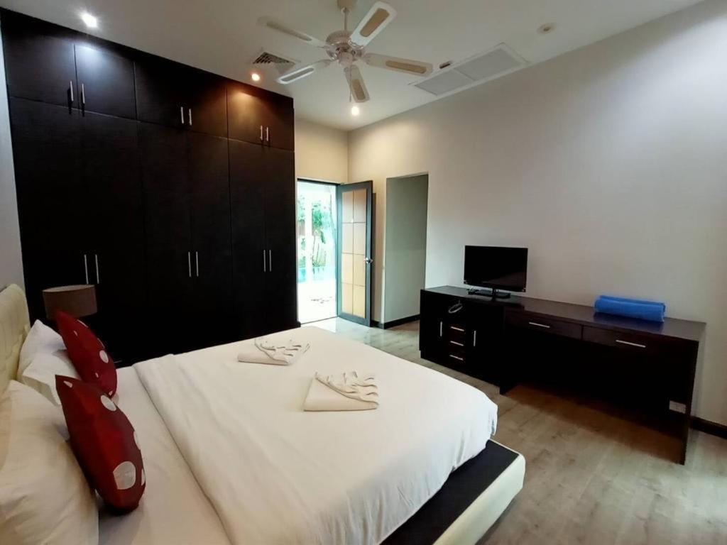 Villa Lagoon Pool Phuket