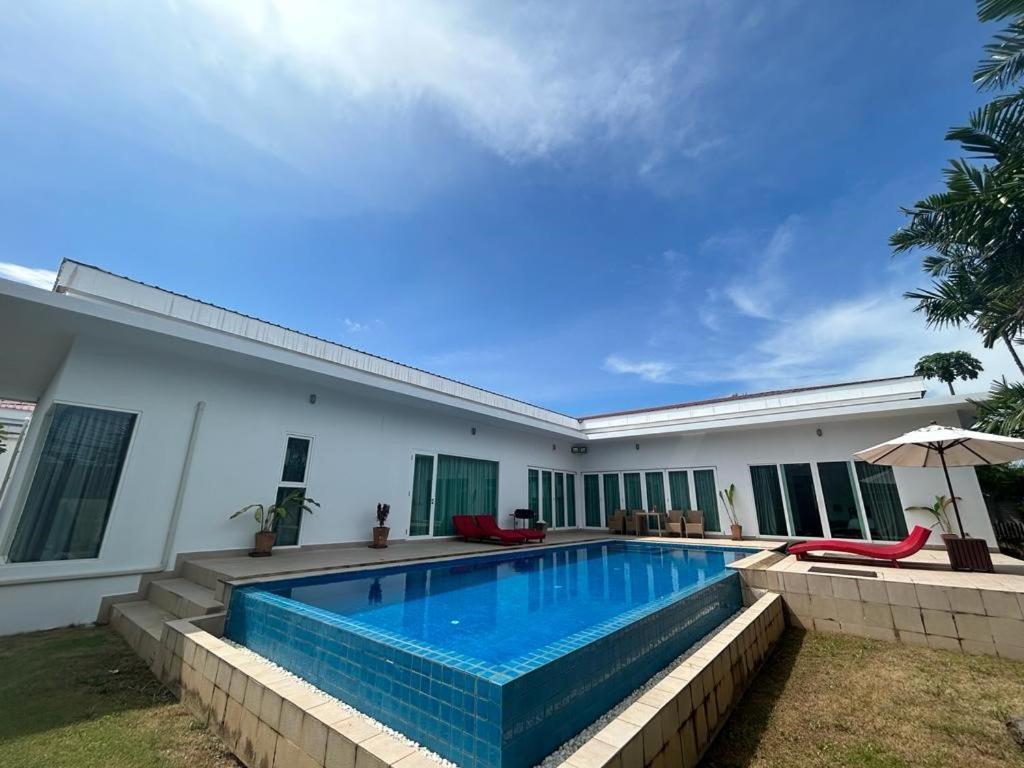 Villa Lagoon Pool *